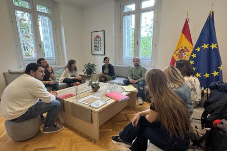 Imagen del artículo La ministra Rego reafirma su compromiso con los trabajadores y trabajadoras de los centros de protección de niños y niñas